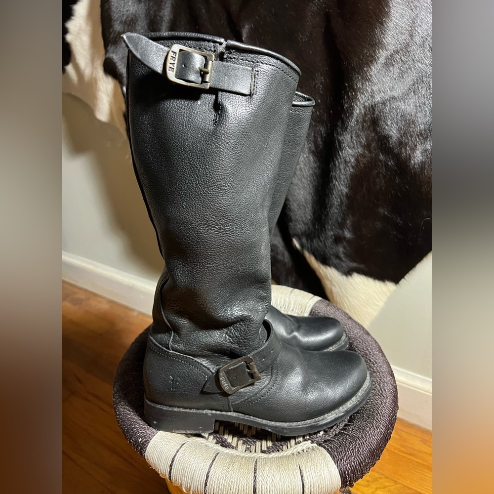Leather very nice condition Frye boot sz 7